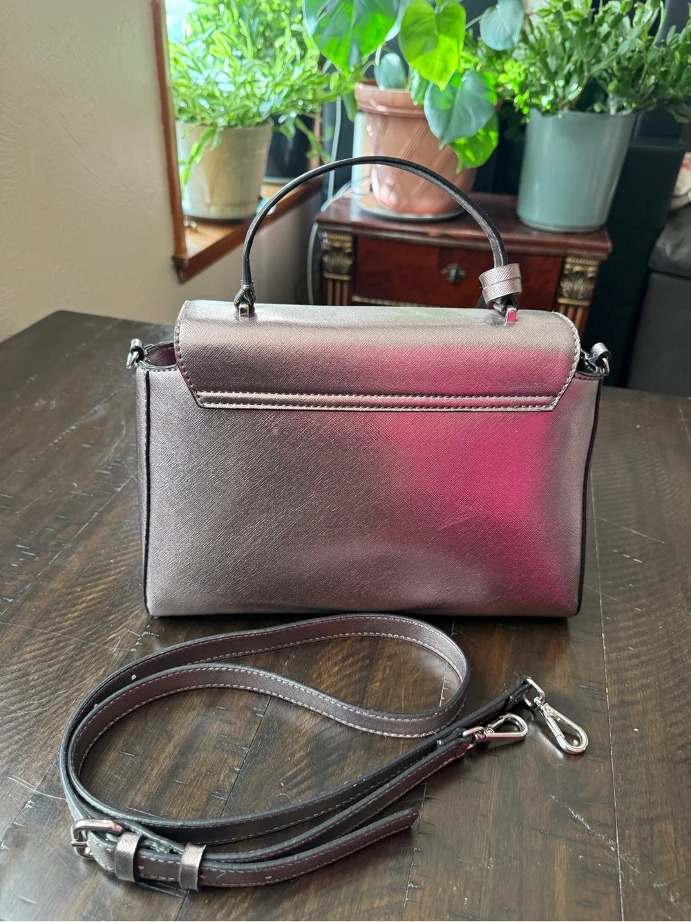Chic GUESS Metallic Pewter Top-Handle Satchel Easy open/close. 4 pockets inside